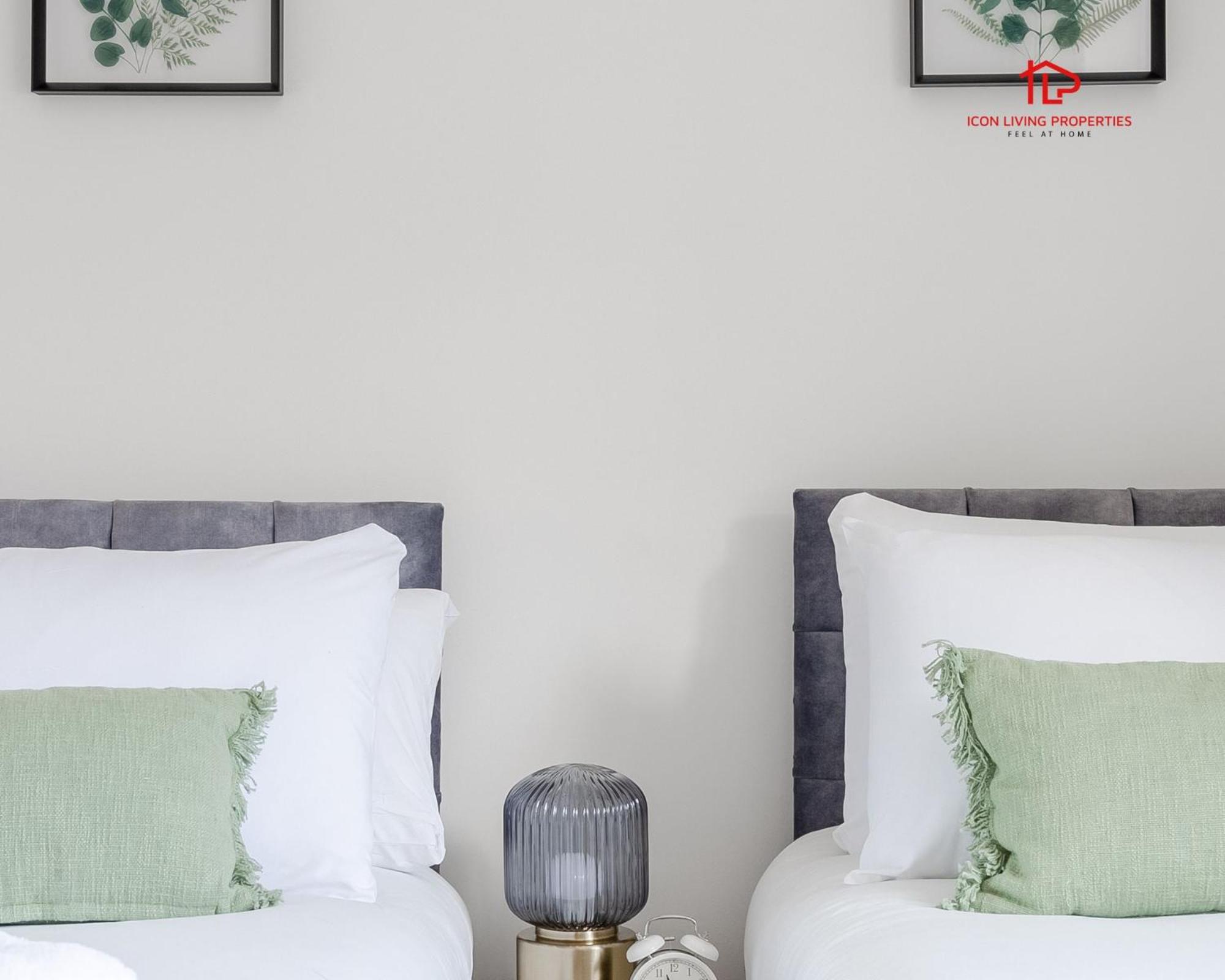 Spacious 1 Bed Flat For Contractors Leisure And Relocation Guests By Icon Living Properties Short Lets And Serviced Accommodation Barking Extérieur photo